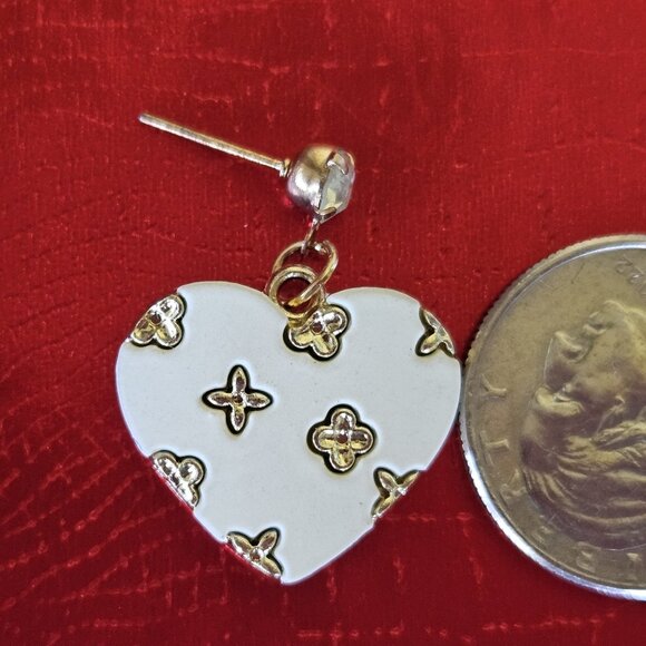 🩷💚💛💜Cream Color HEART Earrings🩷💚💛💜 - NWOT - Picture 4 of 7